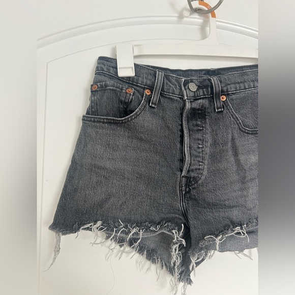 Levis 501 High Rise Black Distressed Shorts size 27 - Picture 4 of 12
